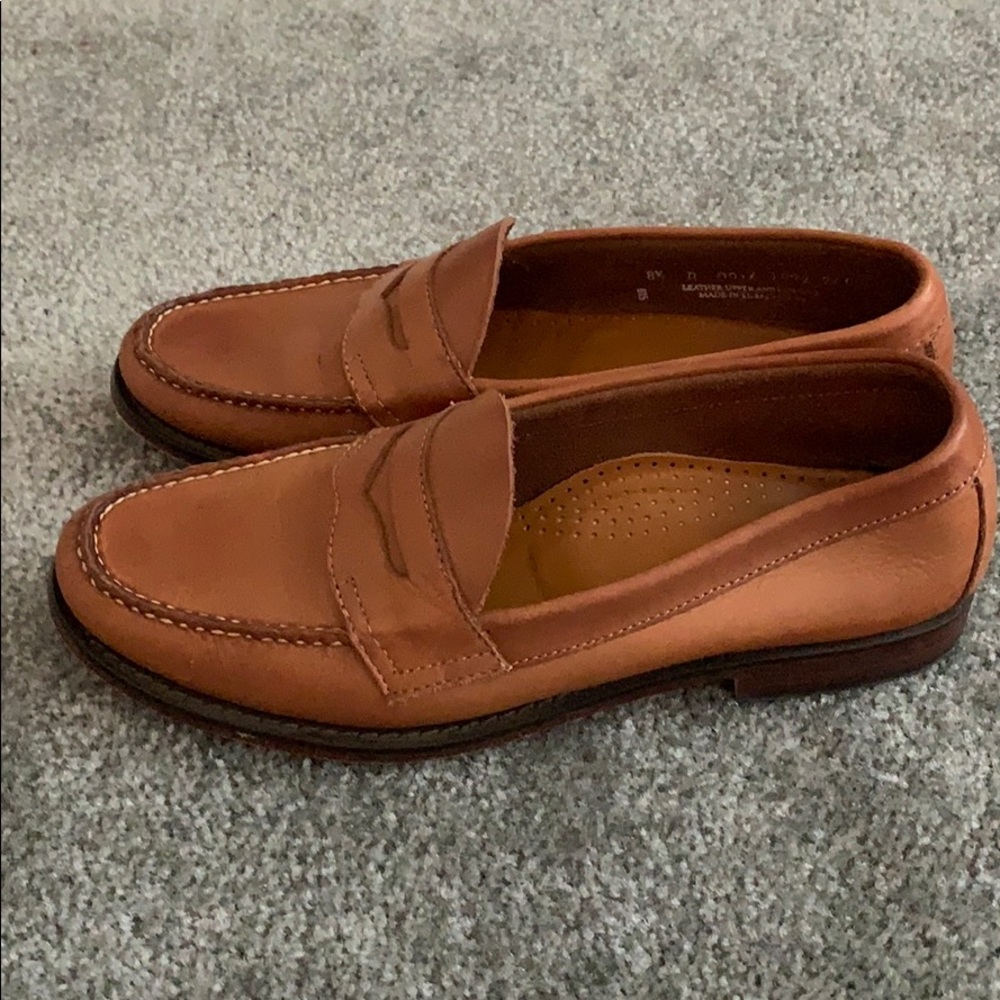 Like New Brown Bass Weejuns Penny Loafer. Size 8.5